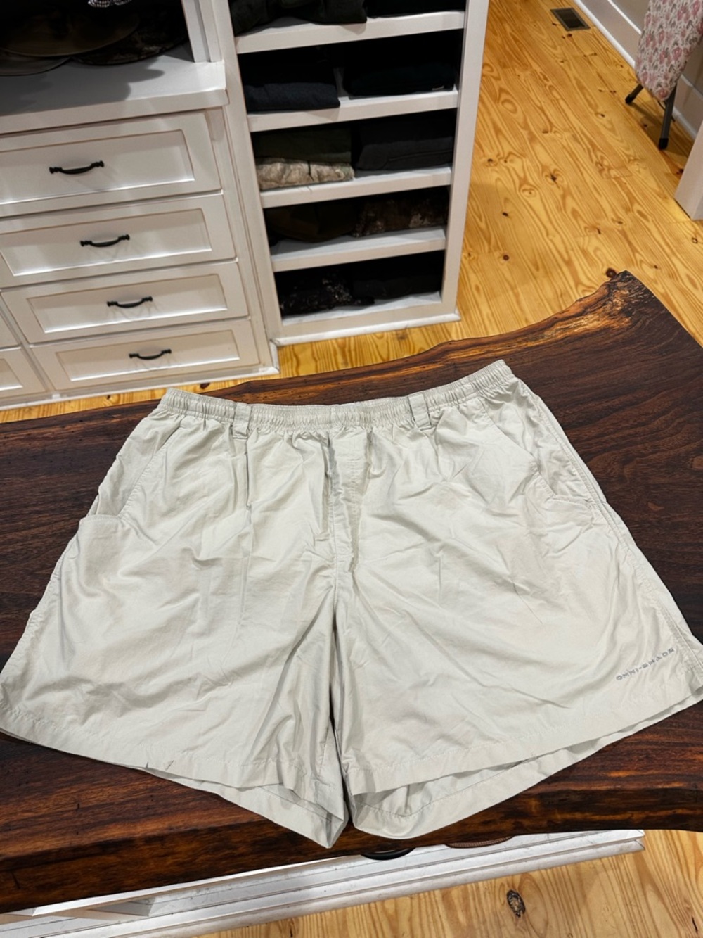 Columbia PFG Light Beige Mesh-Lined Elastic Waist Shorts